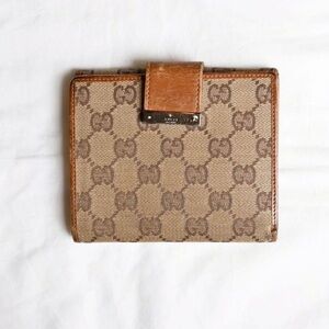 Gucci compact wallet